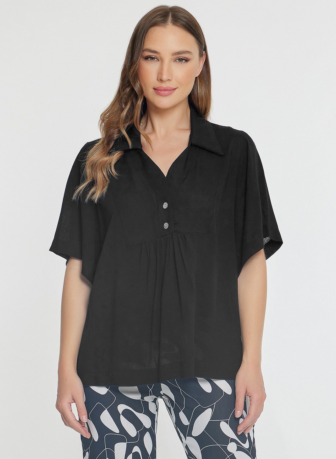 Μαύρη μονόχρωμη μπλούζα με γιακά